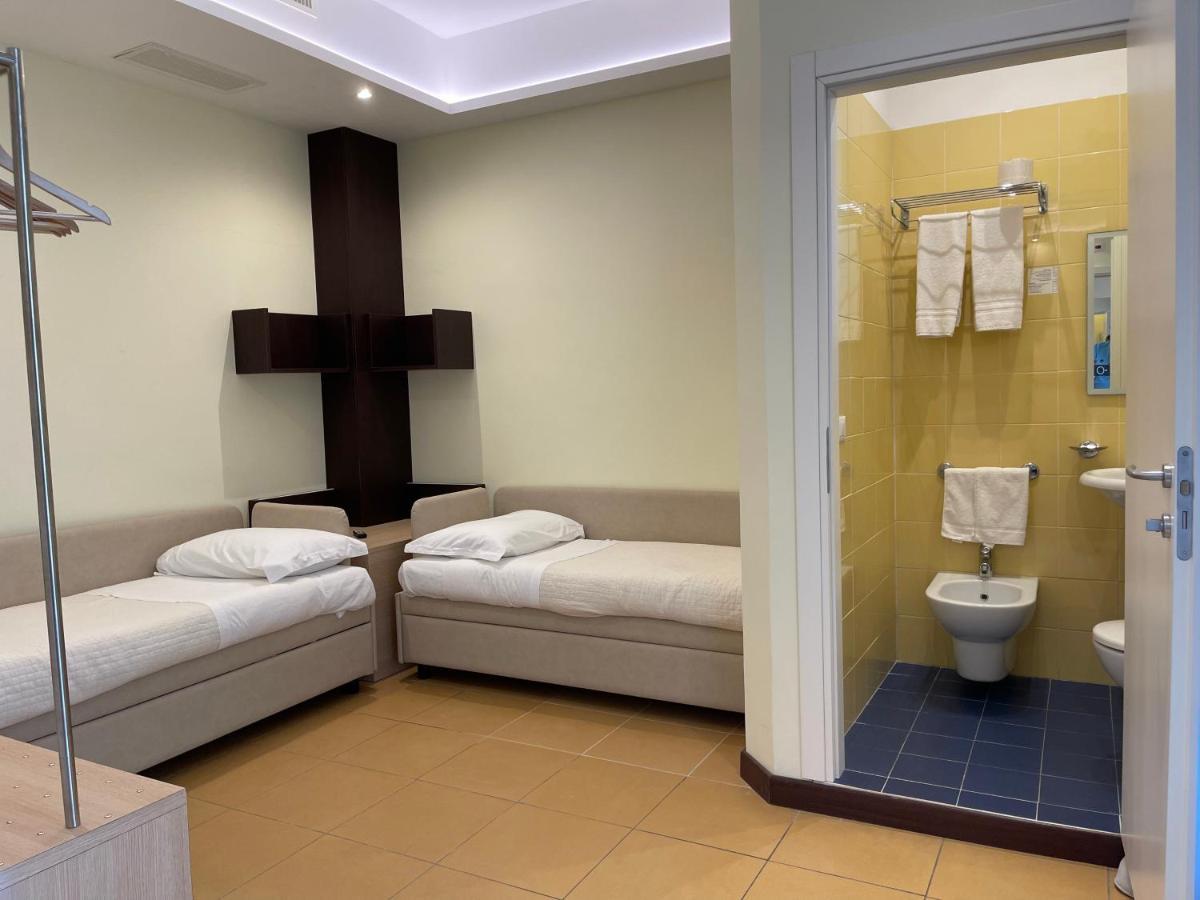 Hotel City Римини Екстериор снимка