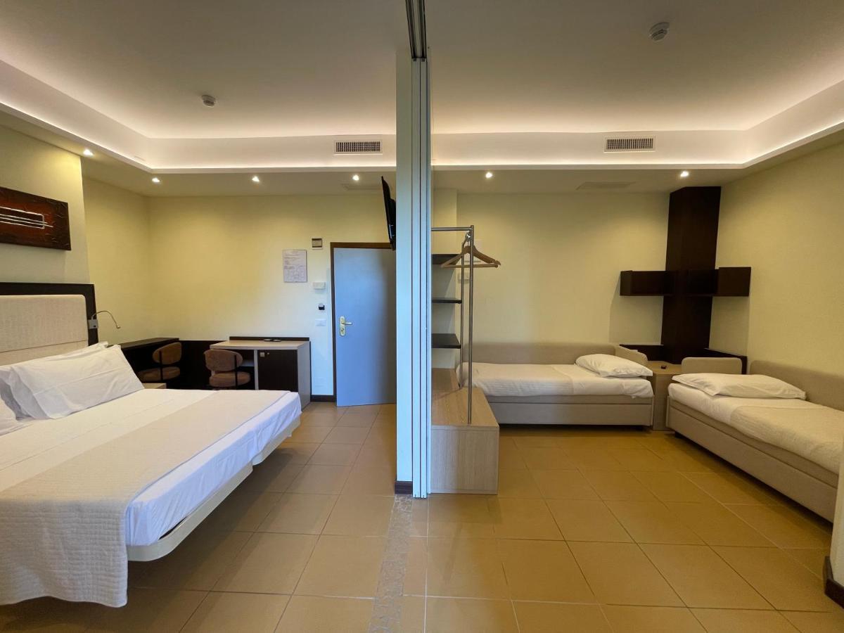 Hotel City Римини Екстериор снимка