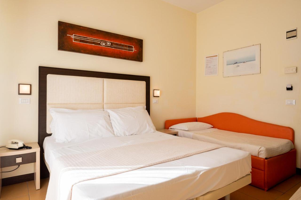 Hotel City Римини Екстериор снимка