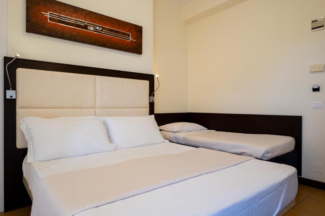 Hotel City Римини Екстериор снимка
