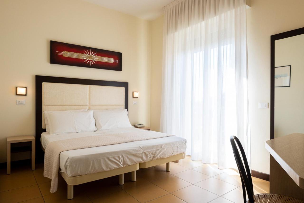 Hotel City Римини Екстериор снимка