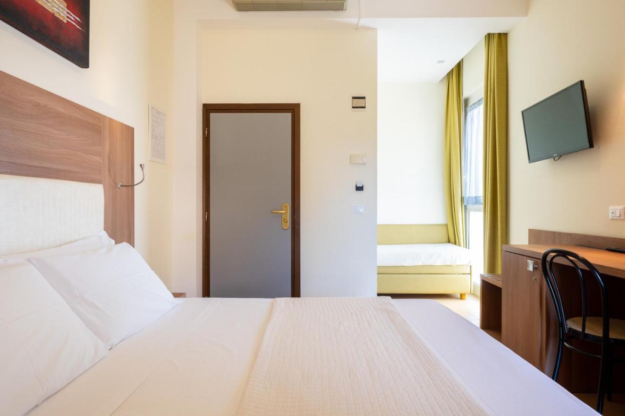 Hotel City Римини Екстериор снимка