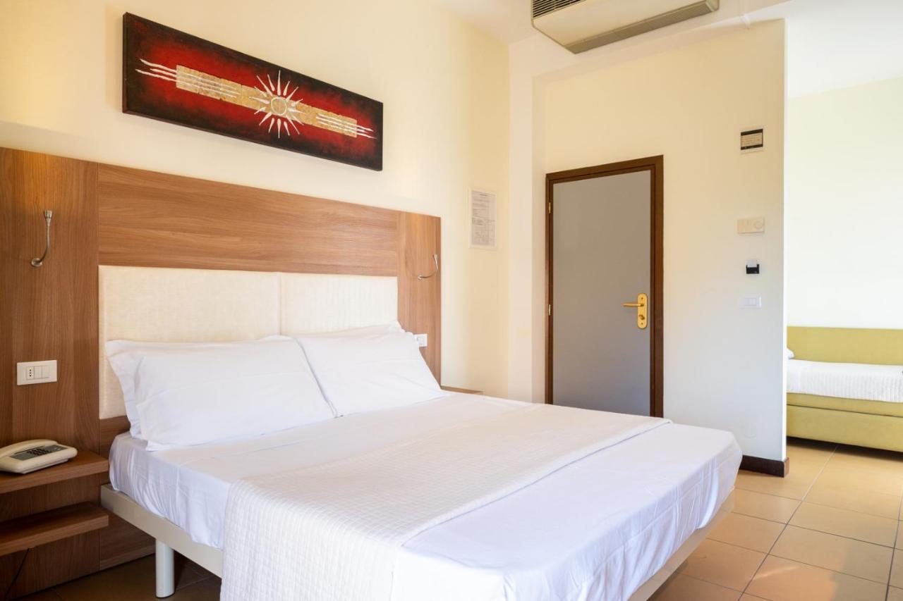 Hotel City Римини Екстериор снимка